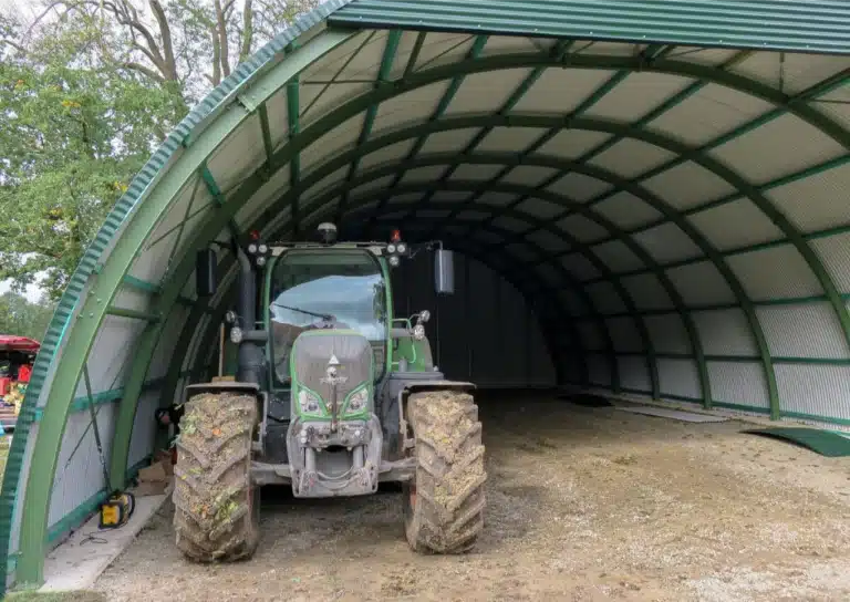 Loodsen en schuren voor boerderijen bij Skure